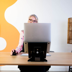 R-Go Tools RGORIDOCBL supporto per laptop Supporto per computer portatile Nero 55,9 cm (22")