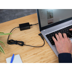 Trust 23394 adattatore e invertitore Interno 90 W Nero